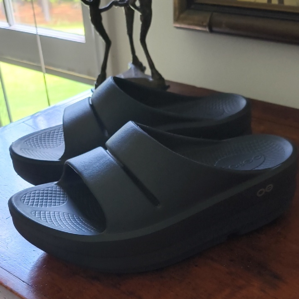OOFOS Women's Black Slide Sandals